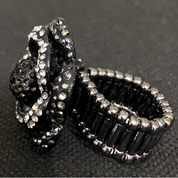Vintage Black Floral rhinestone & Black Onyx Expandable ring - Size 9+ - Picture 3 of 9
